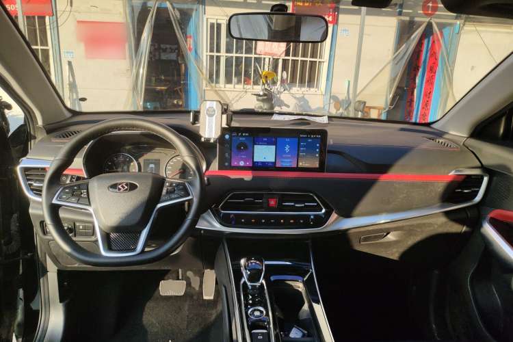 Used SOL X8 2021 300T DCT Leading Smart Connectivity Version 6 Seats Center Console