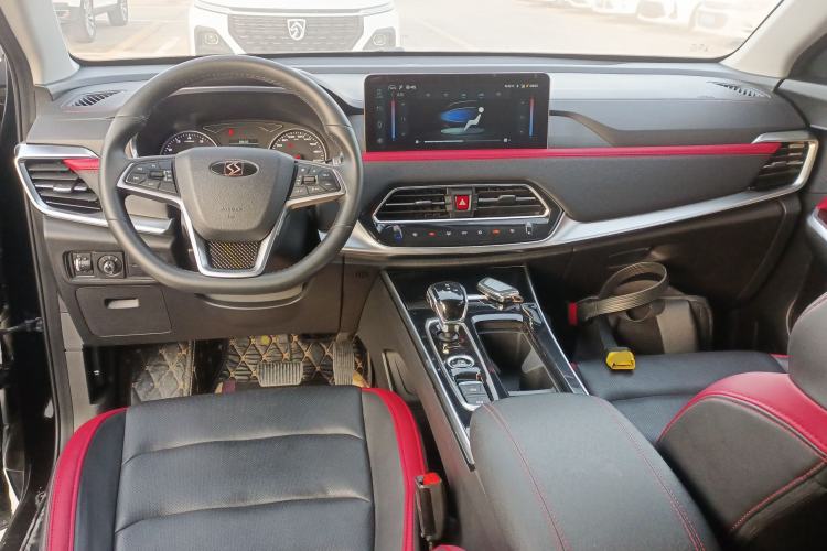 Used SOL X8 2021 300T DCT Leading Smart Connectivity Version 7 Seats Center Console