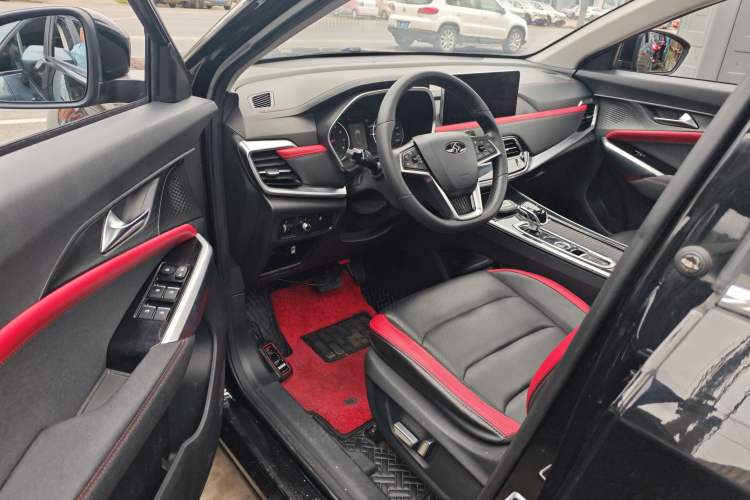 Used SOL X8 2021 300T DCT Leading Smart Connectivity Version 7 Seats Driver Seat