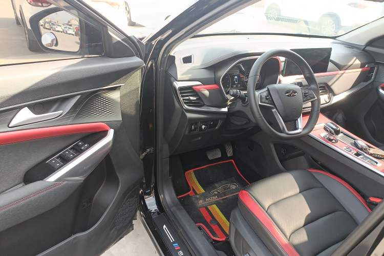 Used SOL X8 2021 300T DCT Luxury Smart Connect Edition 6 Seats Driver Seat