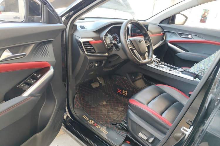 Used SOL X8 2021 300T DCT Leading Smart Connectivity Version 6 Seats Driver Seat