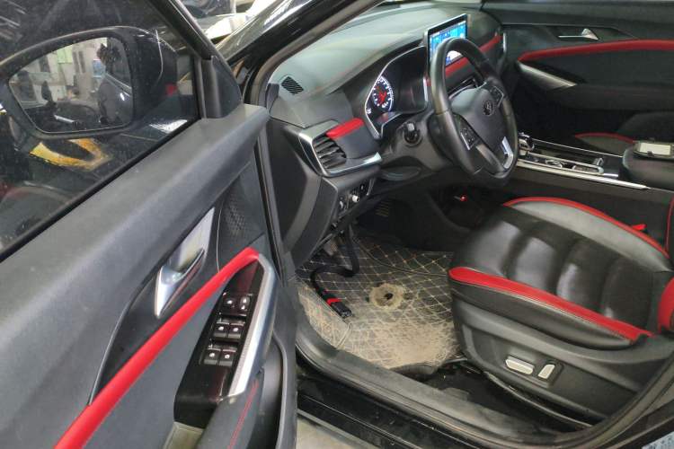 Used SOL X8 2021 300T DCT Leading Smart Connectivity Version 7 Seats Driver Seat