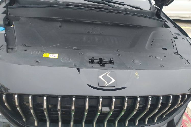 Used SOL X8 2021 300T DCT Leading Smart Connectivity Version 7 Seats Engine Bay
