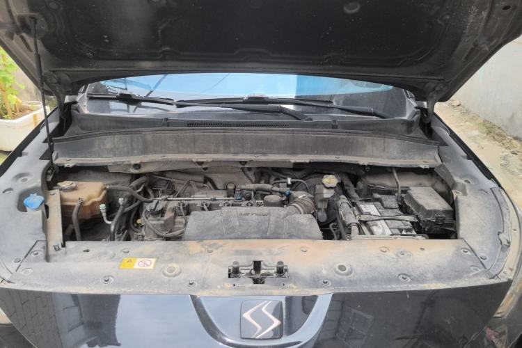 Used SOL X8 2021 300T DCT Leading Smart Connectivity Version 7 Seats Engine Bay