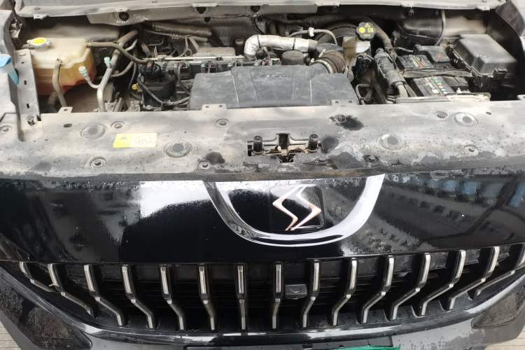 Used SOL X8 2021 300T DCT Leading Smart Connectivity Version 7 Seats Engine Bay