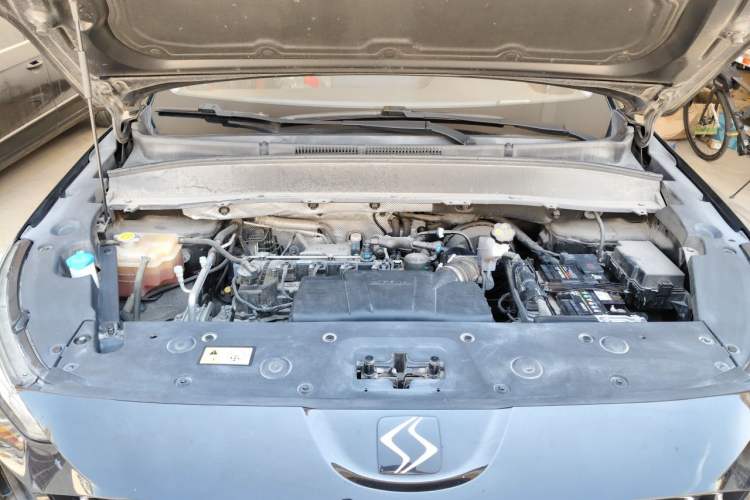 Used SOL X8 2021 300T DCT Leading Smart Connectivity Version 6 Seats Engine Bay