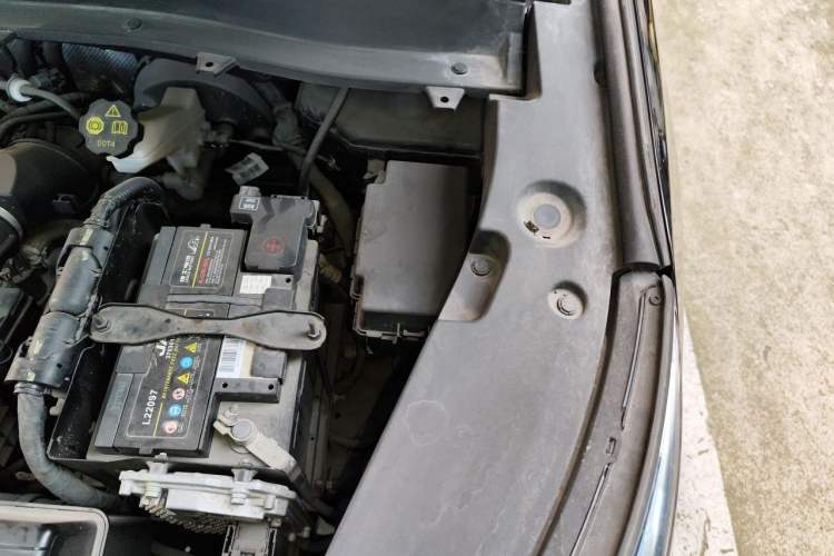 Used SOL X8 2021 300T DCT Prestige Smart Connect Edition 6 Seats Engine Bay Left