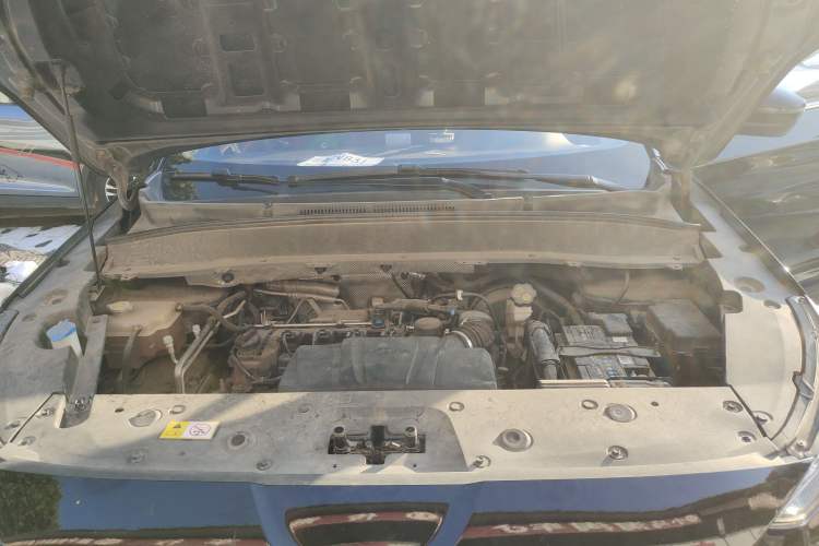 Used SOL X8 2021 300T DCT Leading Smart Connectivity Version 6 Seats Engine Bay