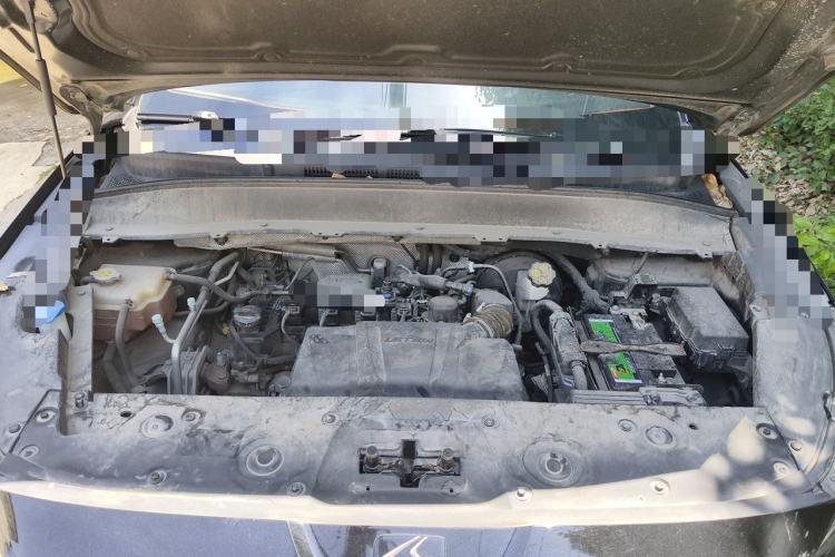 Used SOL X8 2021 300T DCT Leading Smart Connectivity Version 7 Seats Engine Bay