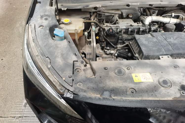 Used SOL X8 2021 300T DCT Leading Smart Connectivity Version 7 Seats Engine Bay Right
