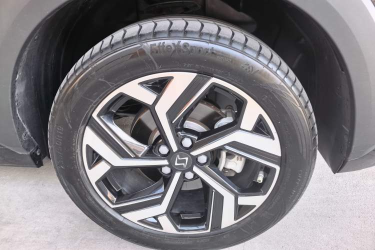 Used SOL X8 2021 Revised 300T Manual Luxury Smart Connect Edition 5 Seats Exterior 9