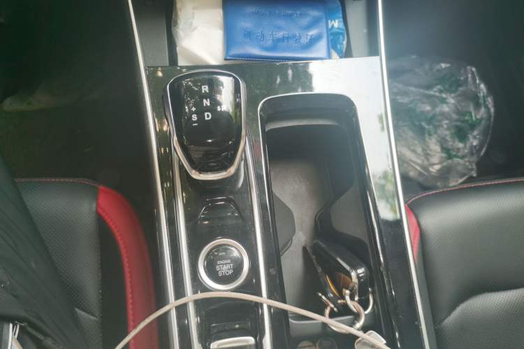 Used SOL X8 2021 300T DCT Panoramic Luxury Edition 6 Seats Gear Lever