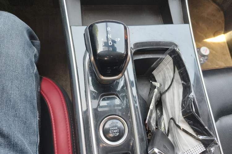 Used SOL X8 2021 300T DCT Leading Smart Connectivity Version 7 Seats Gear Lever
