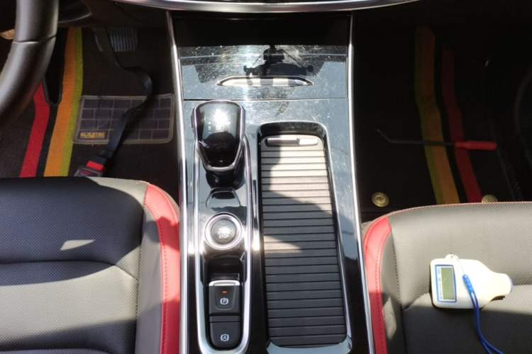 Used SOL X8 2021 300T DCT Prestige Smart Connectivity Edition 5-seater Gear Lever