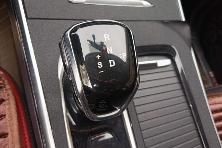 Used SOL X8 2021 300T DCT Prestige Smart Connect Edition 6 Seats Gear Lever