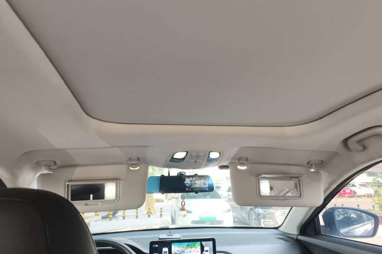 Used SOL X8 2021 300T DCT Prestige Smart Connect Edition 7 Seats Headliner