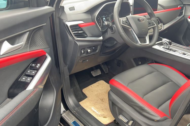 Used SOL X8 2021 300T DCT Leading Smart Connectivity Version 6 Seats Interior 2