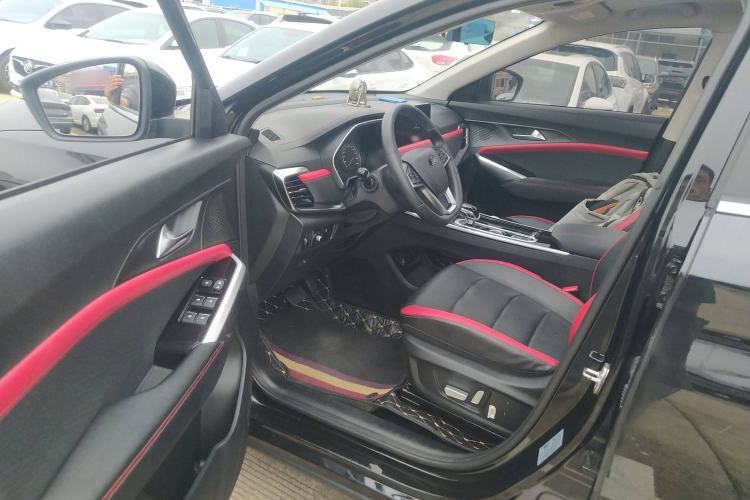 Used SOL X8 2021 300T DCT Leading Smart Connectivity Version 7 Seats Interior 3