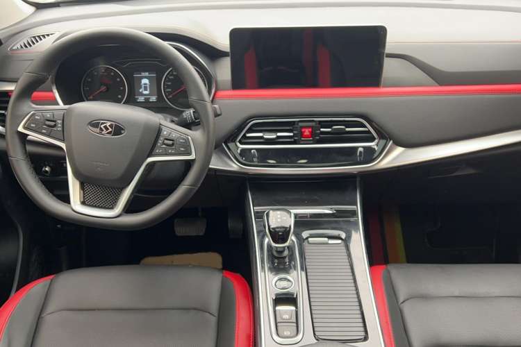 Used SOL X8 2021 300T DCT Leading Smart Connectivity Version 6 Seats Interior 3
