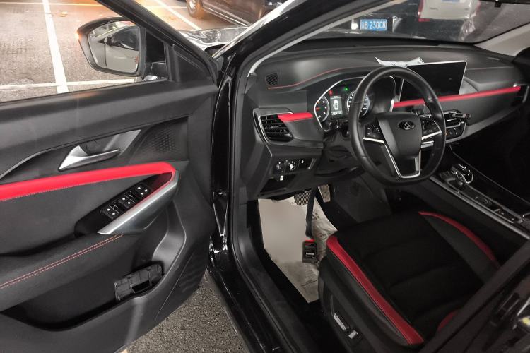 Used SOL X8 2021 300T DCT Leading Smart Connectivity Version 7 Seats Interior 3