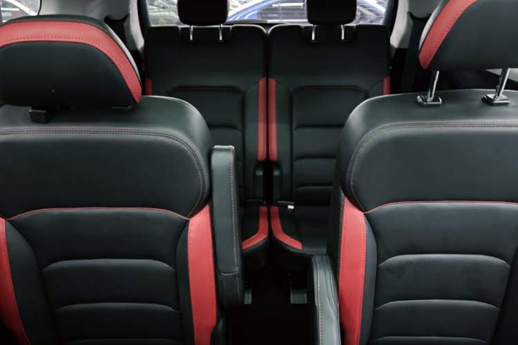 Used SOL X8 2021 300T DCT Leading Smart Connectivity Version 6 Seats Interior 3