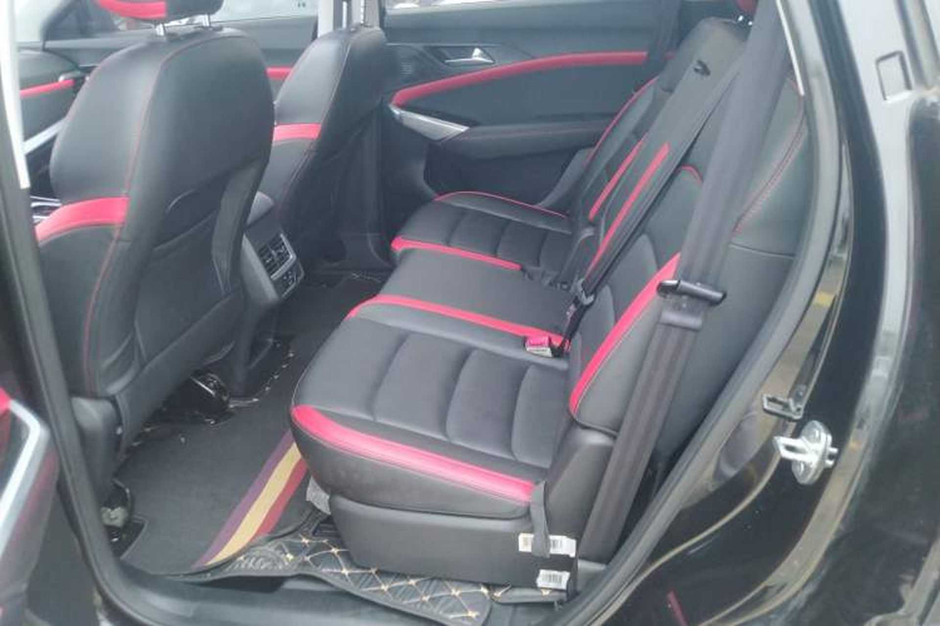 Used SOL X8 2021 300T DCT Leading Smart Connectivity Version 7 Seats Interior 4