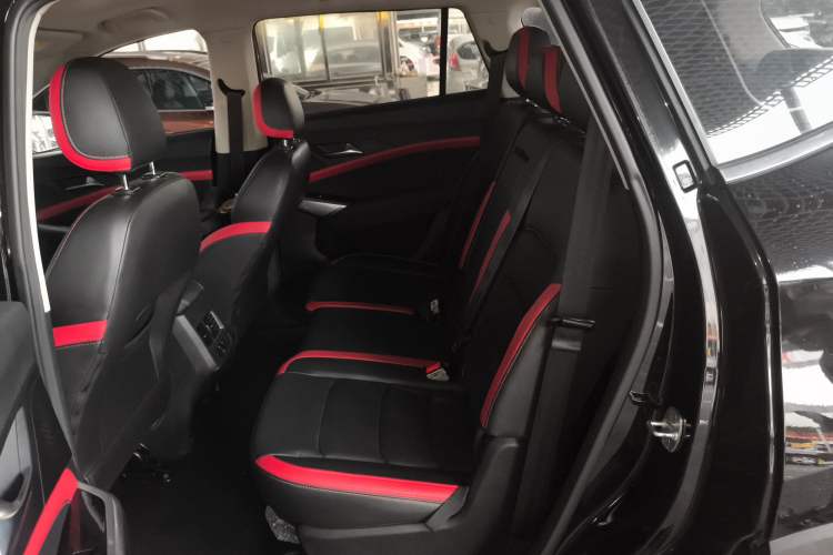 Used SOL X8 2021 300T DCT Leading Smart Connectivity Version 7 Seats Interior 4