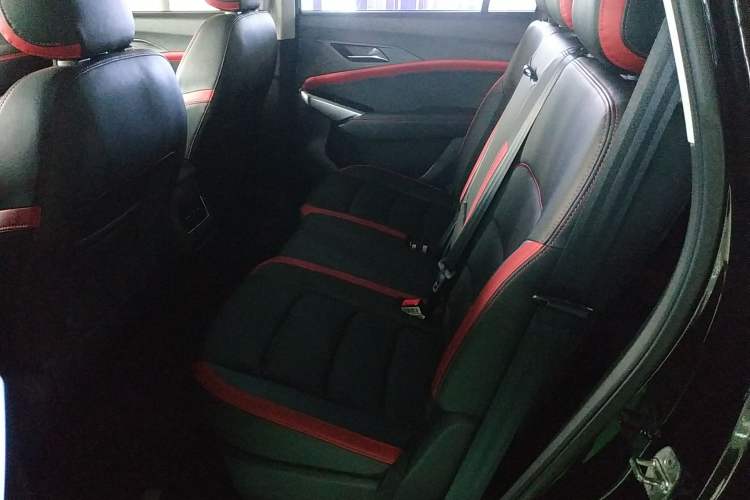 Used SOL X8 2021 300T DCT Leading Smart Connectivity Version 7 Seats Interior 4