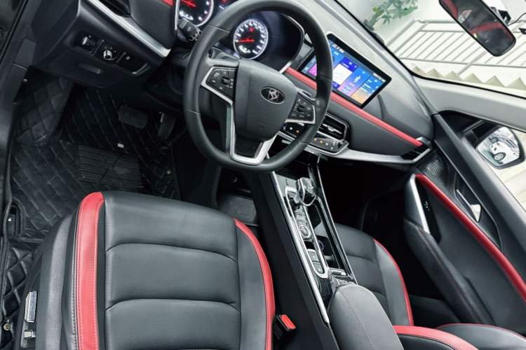 Used SOL X8 2021 300T DCT Leading Smart Connectivity Version 6 Seats Interior 4
