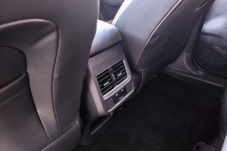 Used SOL X8 2021 Revised 300T Manual Luxury Smart Connect Edition 5 Seats Interior 5