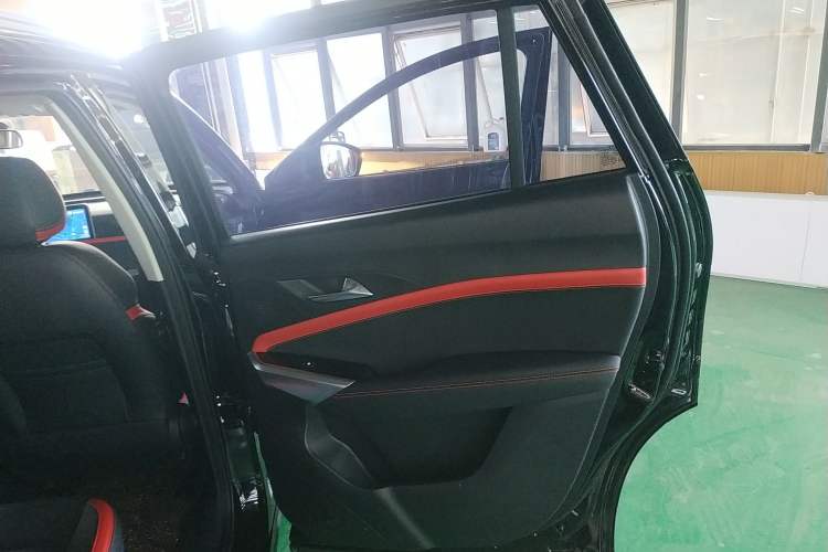 Used SOL X8 2021 300T DCT Leading Smart Connectivity Version 7 Seats Interior 6