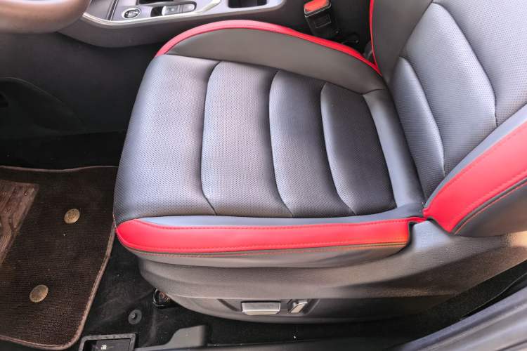 Used SOL X8 2021 Revised 300T Manual Luxury Smart Connect Edition 5 Seats Interior 6