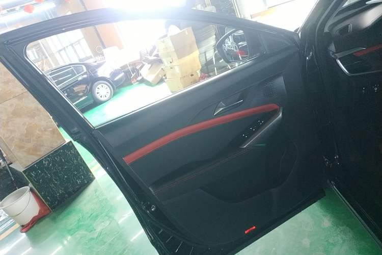 Used SOL X8 2021 300T DCT Leading Smart Connectivity Version 7 Seats Interior 7
