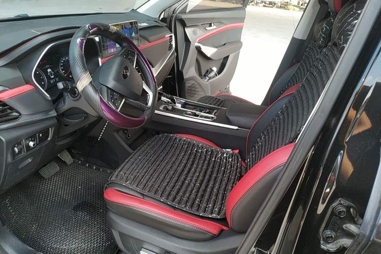 Used SOL X8 2021 300T DCT Luxury Smart Connect Edition 6 Seats Left Front Seat