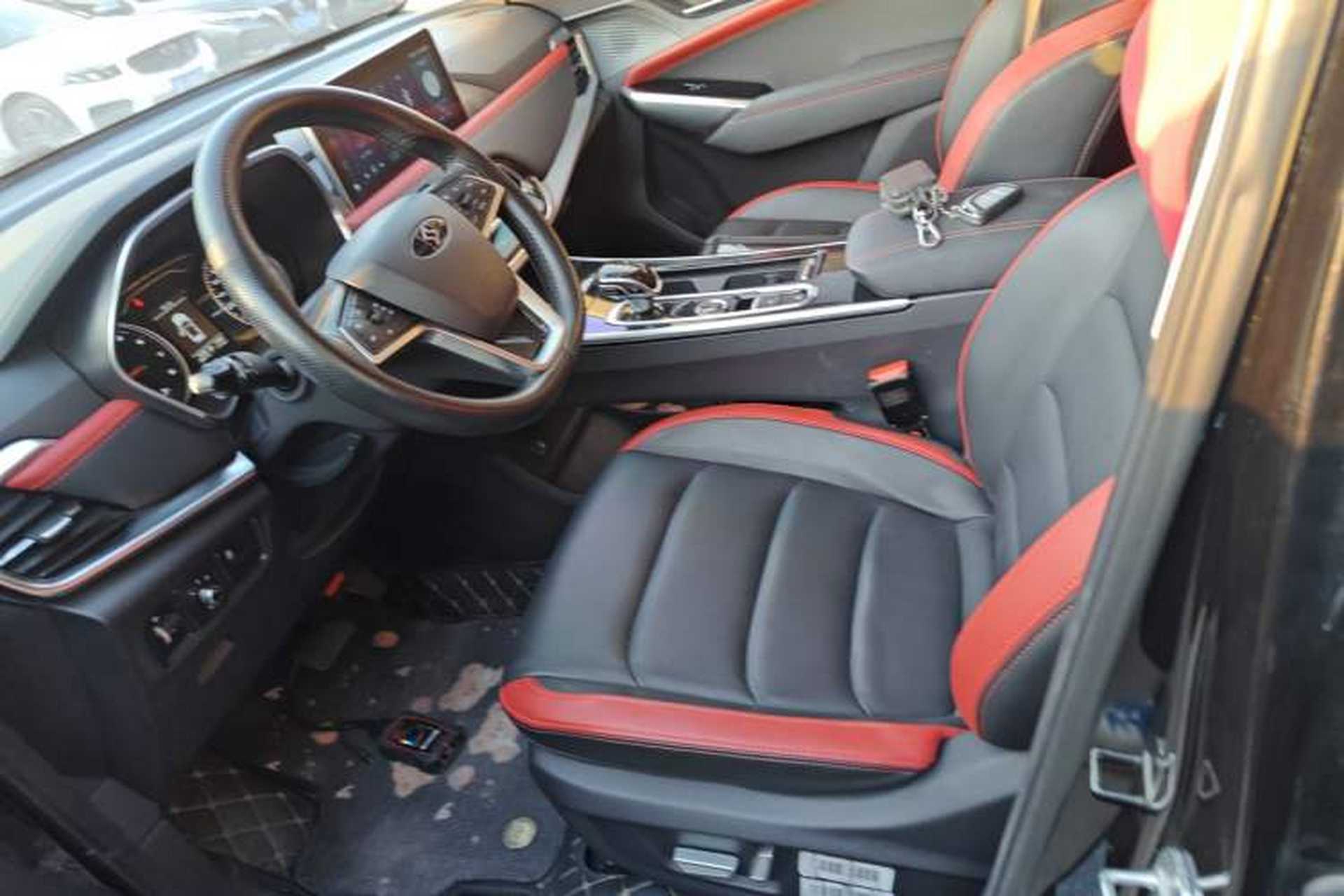 Used SOL X8 2021 300T DCT Luxury Smart Connect Edition 7 Seats Left Front Seat