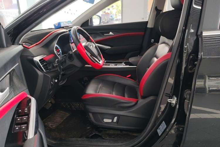 Used SOL X8 2021 300T DCT Leading Smart Connectivity Version 7 Seats Left Front Seat