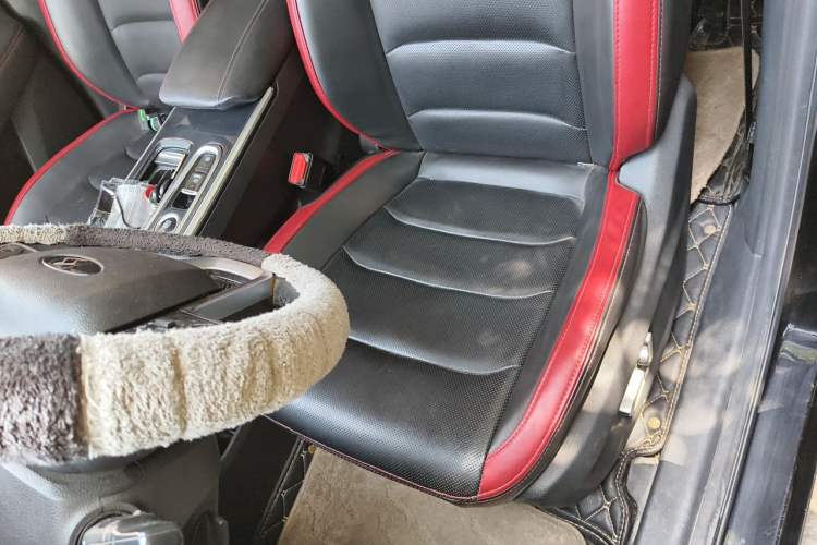 Used SOL X8 2021 300T DCT Leading Smart Connectivity Version 7 Seats Left Front Seat