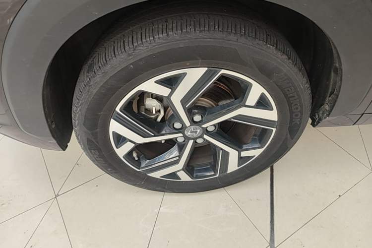 Used SOL X8 2021 300T DCT Luxury Smart Connect Edition 5 Seats Left Front Wheel Hub