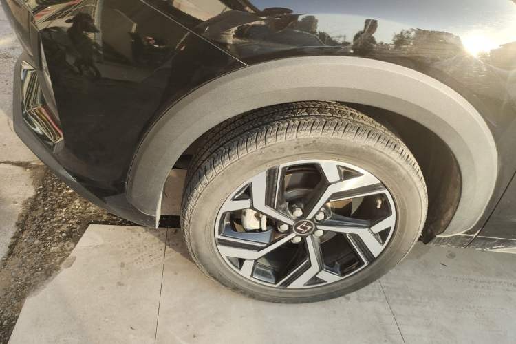 Used SOL X8 2021 300T DCT Leading Smart Connectivity Version 6 Seats Left Front Wheel Hub