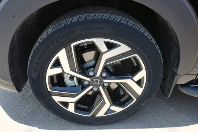 Used SOL X8 2021 300T DCT Prestige Smart Connectivity Edition 5-seater Left Front Wheel Hub