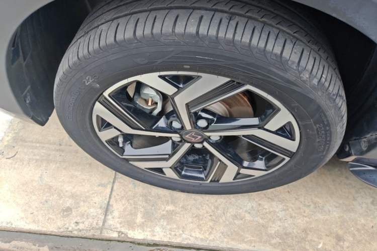 Used SOL X8 2021 300T DCT Prestige Smart Connect Edition 7 Seats Left Front Wheel Hub