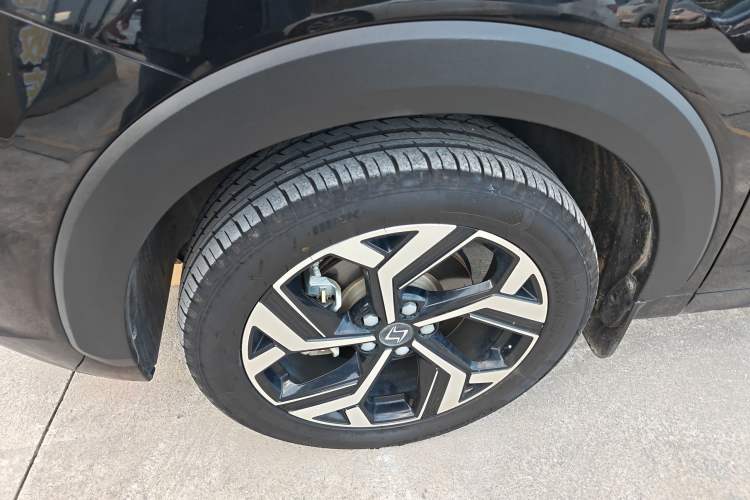 Used SOL X8 2021 300T DCT Luxury Smart Connect Edition 5 Seats Left Front Wheel Hub