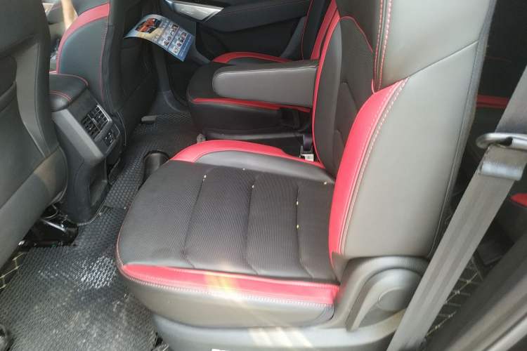 Used SOL X8 2021 300T DCT Luxury Smart Connect Edition 6 Seats Left Rear Seat