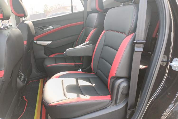 Used SOL X8 2021 300T DCT Luxury Smart Connect Edition 6 Seats Left Rear Seat