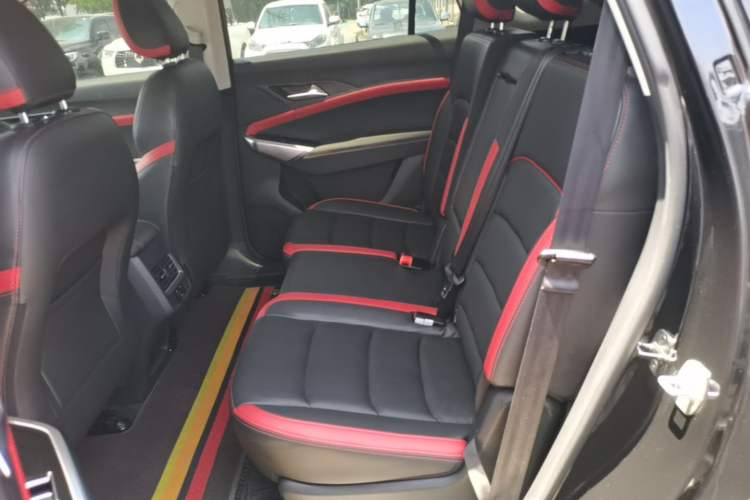 Used SOL X8 2021 300T DCT Prestige Smart Connectivity Edition 5-seater Left Rear Seat