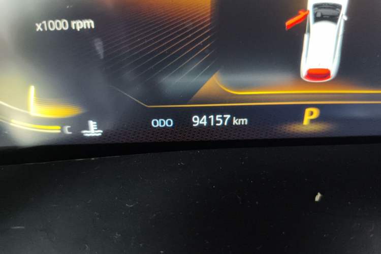 Used SOL X8 2021 300T DCT Prestige Smart Connect Edition 7 Seats Odometer Close Up