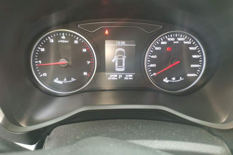 Used SOL X8 2021 300T DCT Panoramic Luxury Edition 6 Seats Odometer Close Up