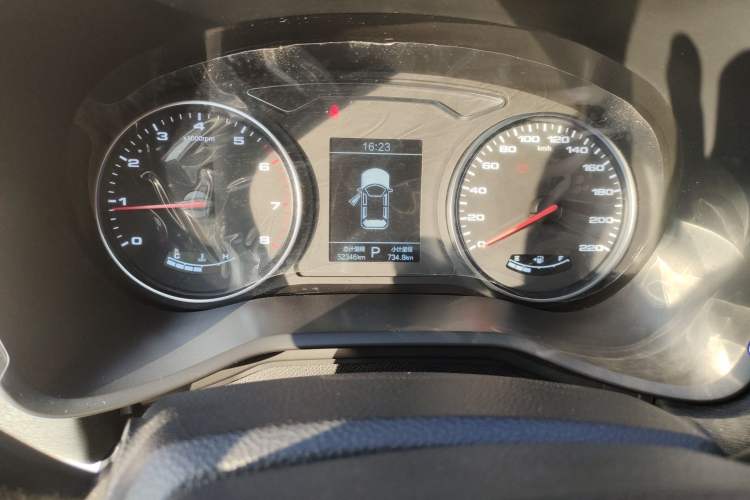 Used SOL X8 2021 300T DCT Leading Smart Connectivity Version 6 Seats Odometer Close Up