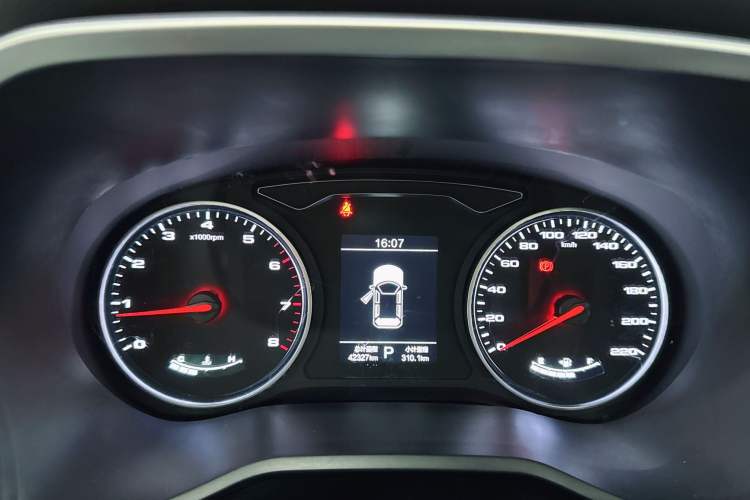 Used SOL X8 2021 300T DCT Leading Smart Connectivity Version 6 Seats Odometer Close Up