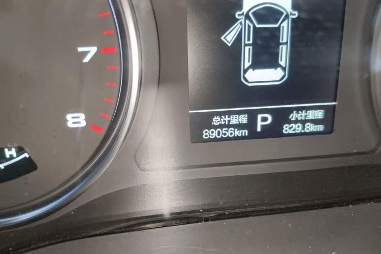 Used SOL X8 2021 300T DCT Leading Smart Connectivity Version 7 Seats Odometer Close Up
